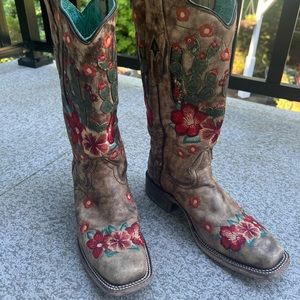 Floral cactus and horseshoe square toe